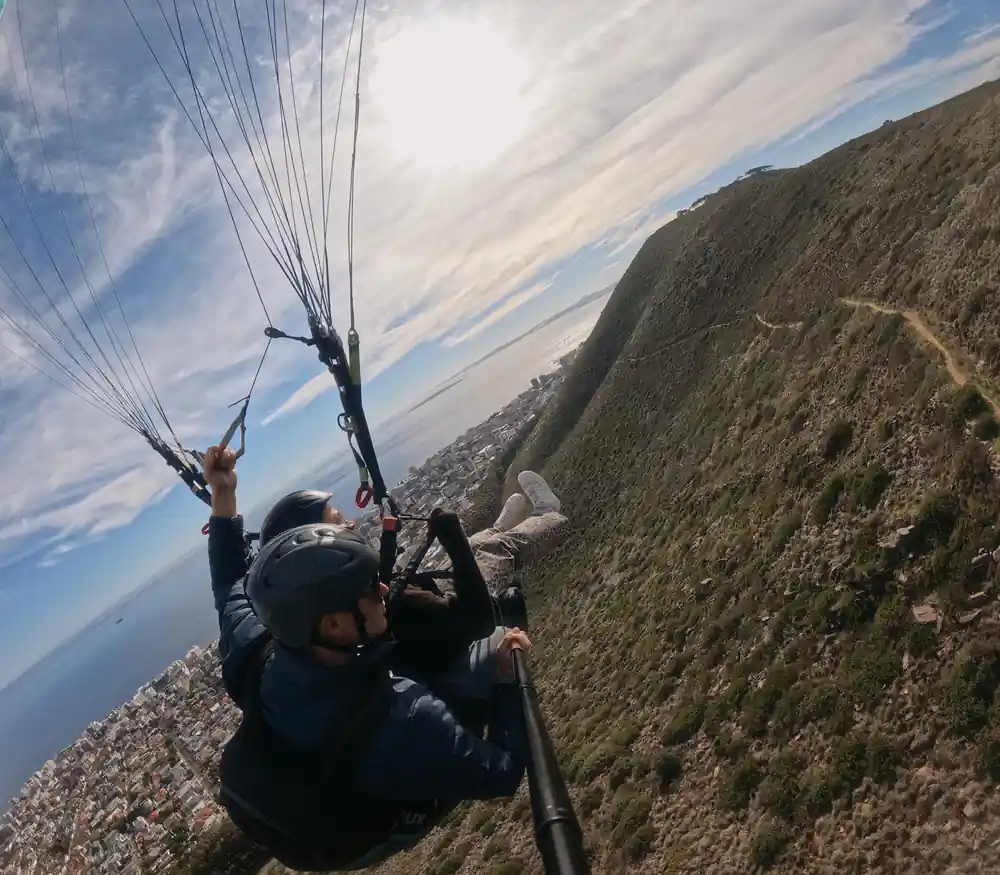 A tandem tracking along the mountainside